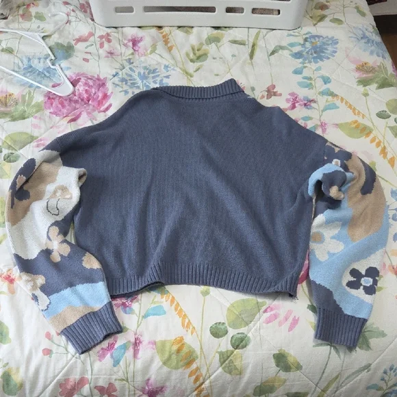 Hollister Women's Blue and Cream Cardigan - Picture 6 of 6